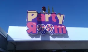 Letrero Party Room